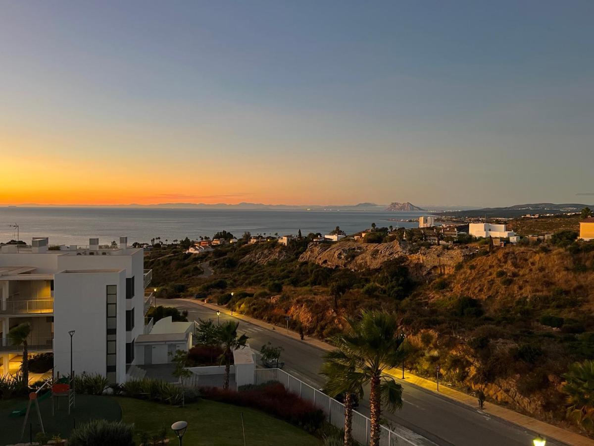 Penthouse With Stunning View And Rooftop Terrace Manilva Eksteriør bilde