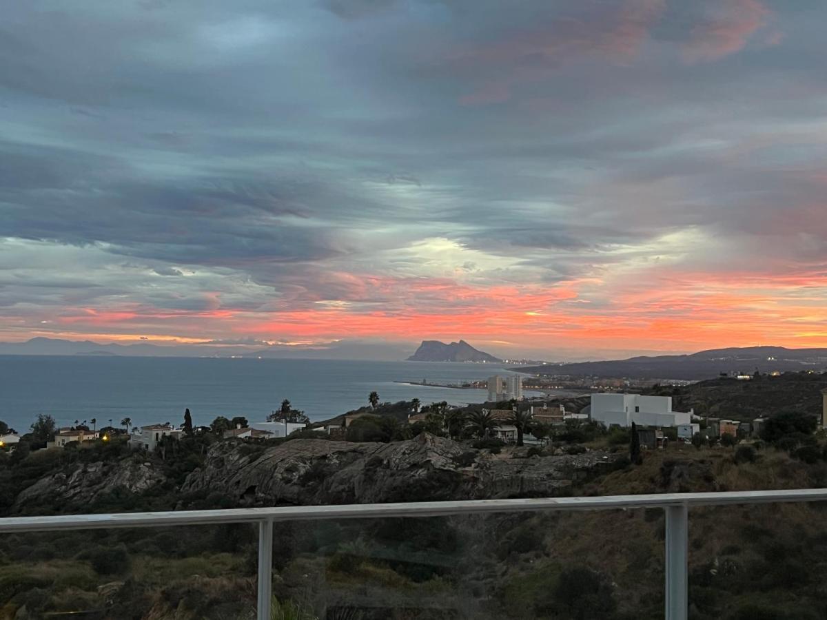 Penthouse With Stunning View And Rooftop Terrace Manilva Eksteriør bilde